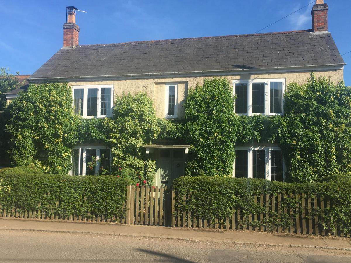 Ivy Cottage B And B Buckingham Extérieur photo